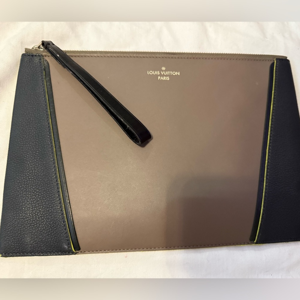 Authentic Louis Vuitton W clutch brown black trim